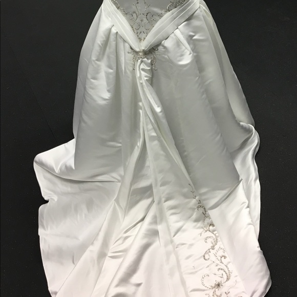 New with tags wedding gown size 12 - Picture 5 of 6